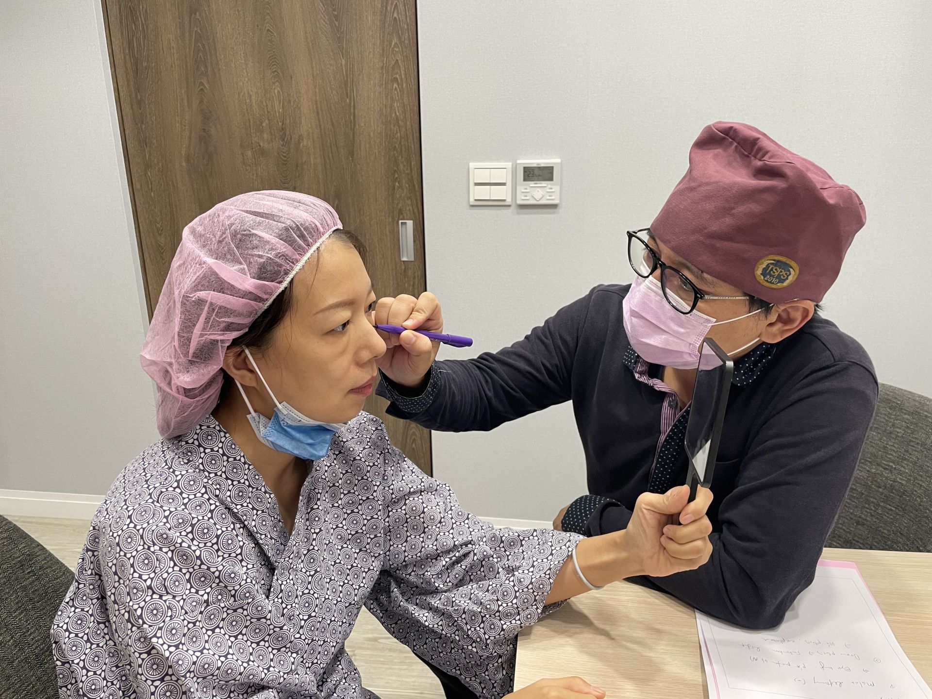 眼中有神,光芒四射:翻轉時尚界的外開眼袋與補脂淚溝療程